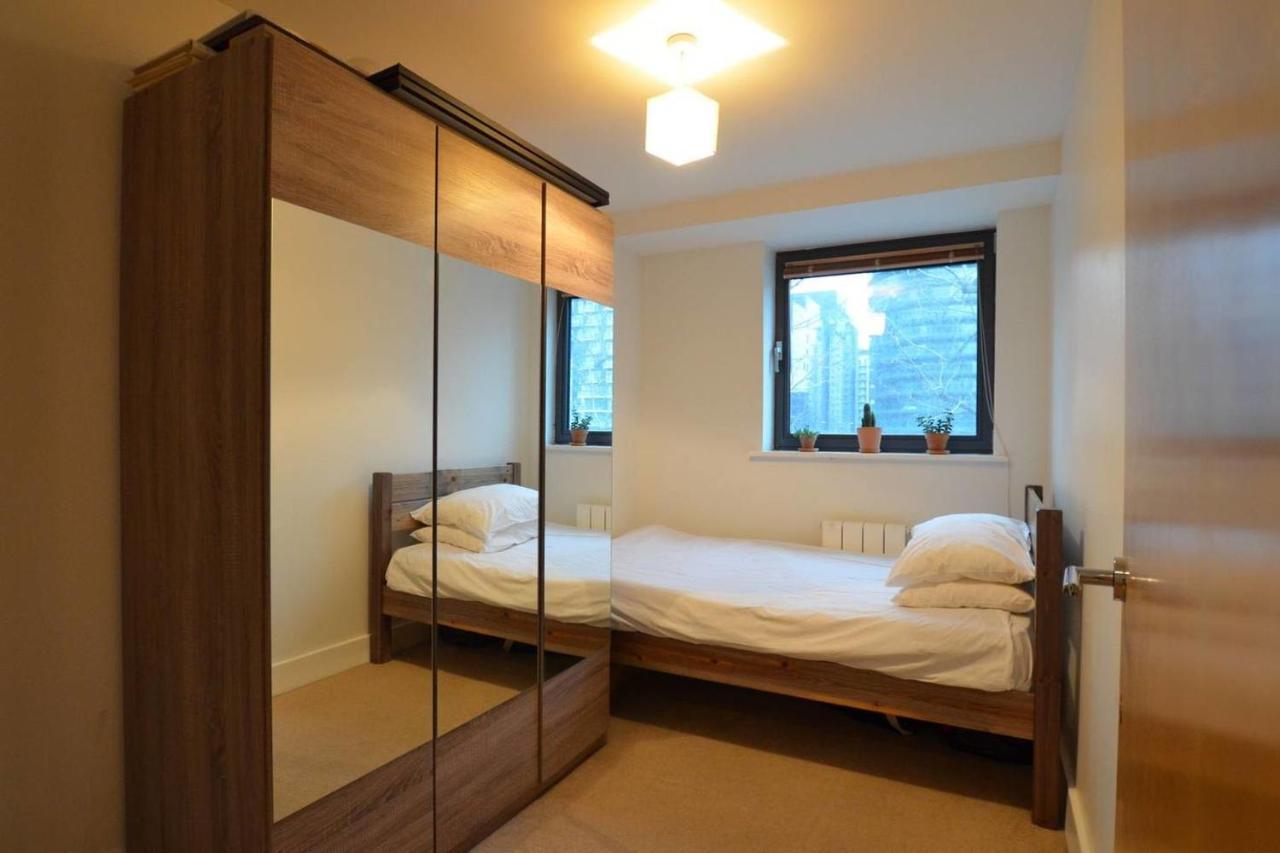 Peaceful Modern 2 Bedroom Flat With Water Views Лондон Экстерьер фото