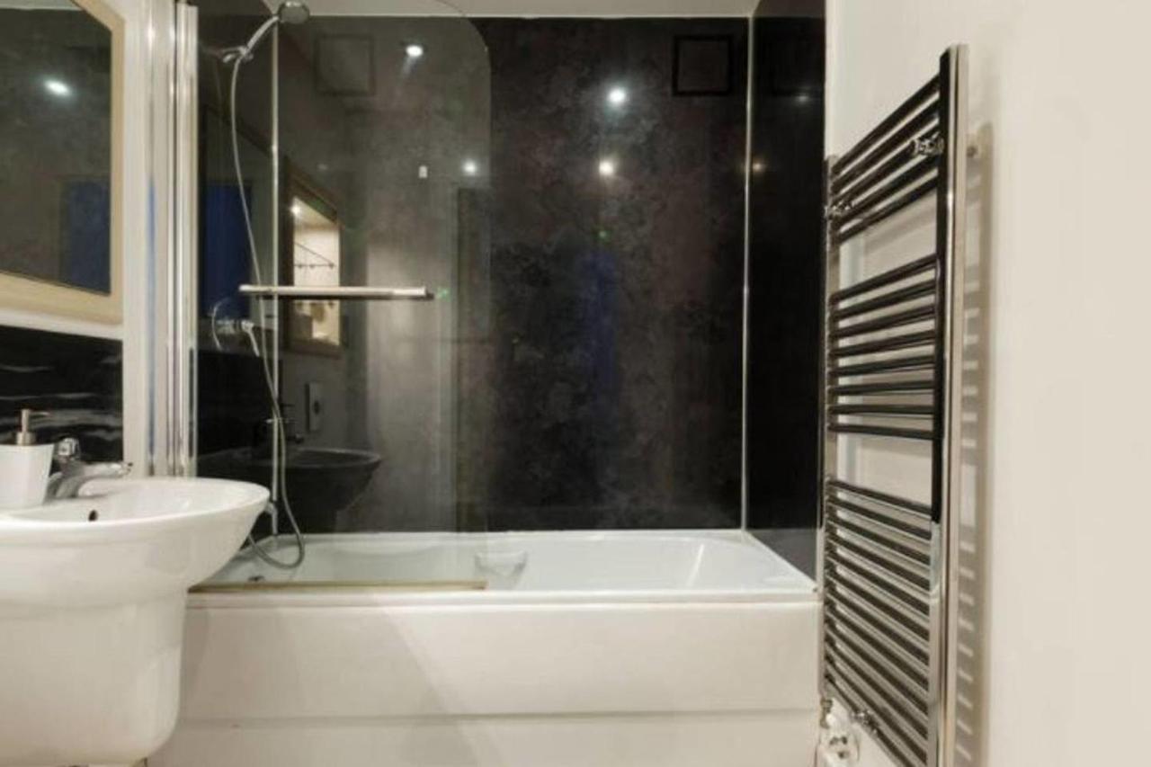 Peaceful Modern 2 Bedroom Flat With Water Views Лондон Экстерьер фото