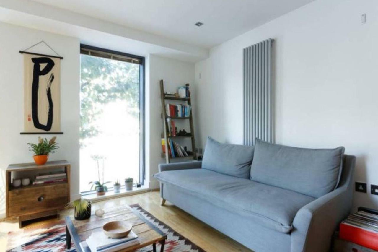 Peaceful Modern 2 Bedroom Flat With Water Views Лондон Экстерьер фото